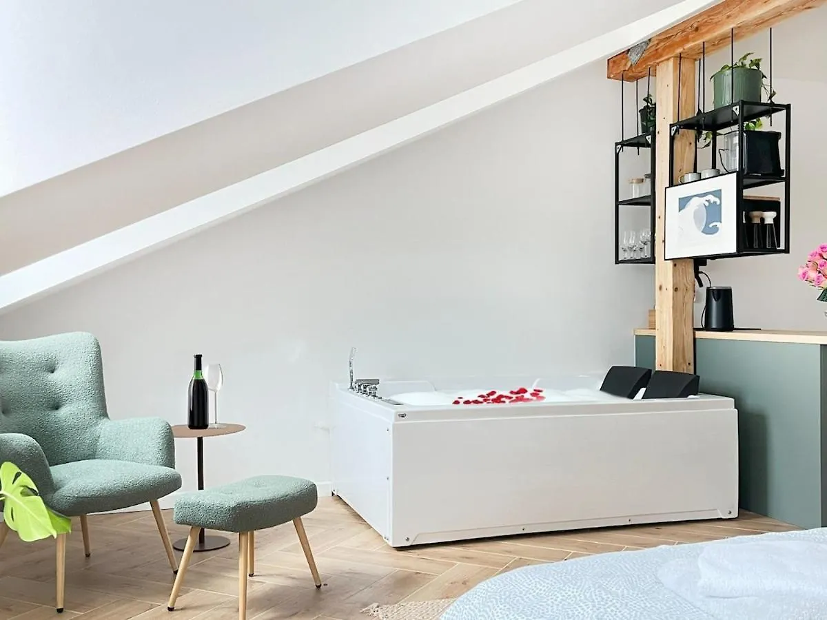 Premium Jacuzzi With Air Conditioning, Main Square Cracow Krakow Apartment